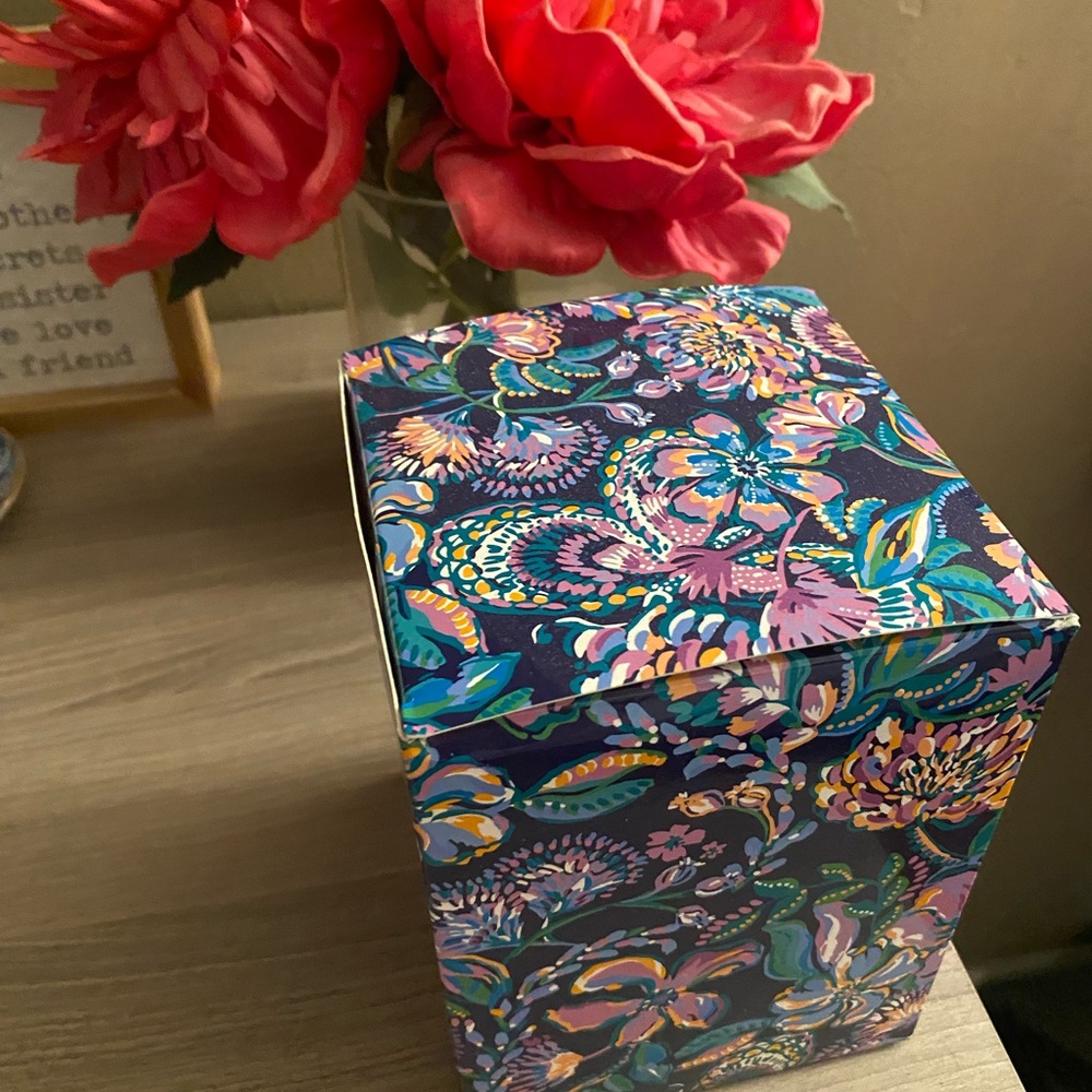 🎉HOST PICK🎉 Lilly Pulitzer candle - Picture 2 of 4